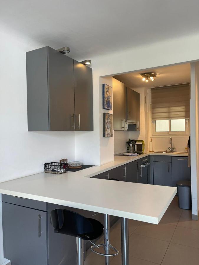 Fully Equipped Beachfront Studio In The Heart Of The City Center Bd Leclerc أنتيب المظهر الخارجي الصورة
